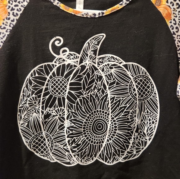 Women's Iltex Fall Pumpkin black leopard print sleeves shirt. Size Large. - Picture 2 of 4